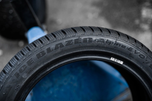 фото протектора и шины Ice Blazer Alpine EVO1 Шина Sailun ICE BLAZER Alpine EVO1 225/40 R19 93W