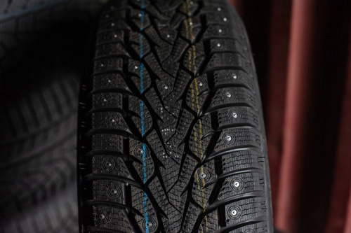 фото протектора и шины WINTERNOVA STUD III Шина ZMAX WINTERNOVA STUD III 215/65 R17 103T