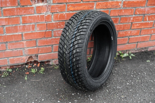 фото протектора и шины WINTERNOVA STUD II Шина ZMAX WINTERNOVA STUD II 275/35 R20 102T