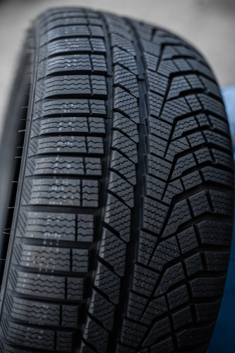фото протектора и шины Ice Blazer Alpine EVO1 Шина Sailun ICE BLAZER Alpine EVO1 225/40 R19 93W
